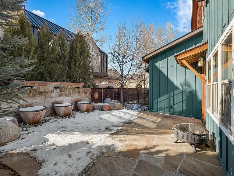 225 Juniper Ct — Photo 23