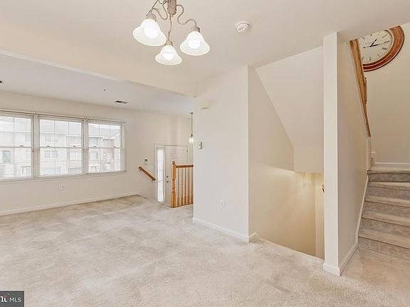 3rd image of 1303 Lindsay Ln