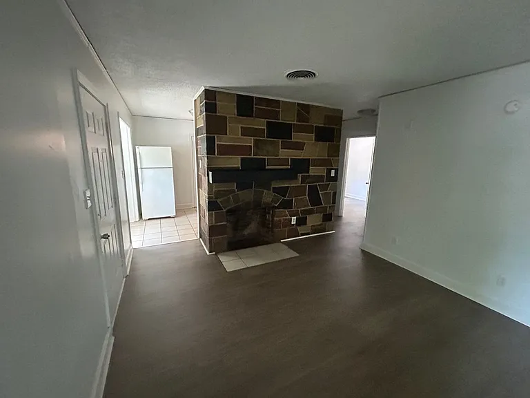 823 S Kilbourne Rd — Photo 4