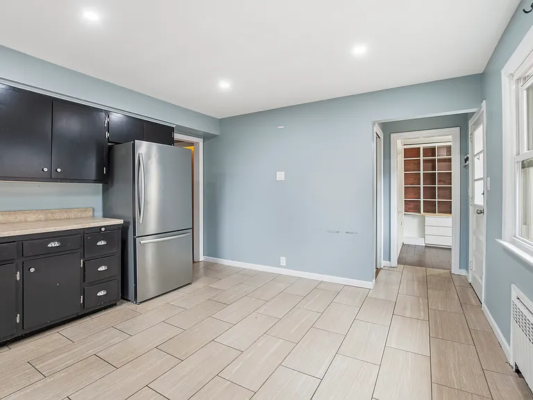 112 E Ackerman Ave #B — Photo 7
