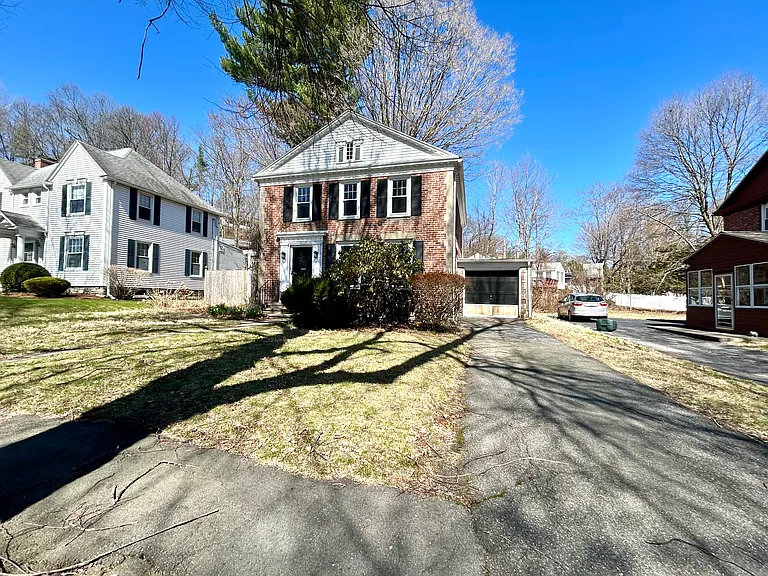 32 Wamsutta Ave — Photo 3