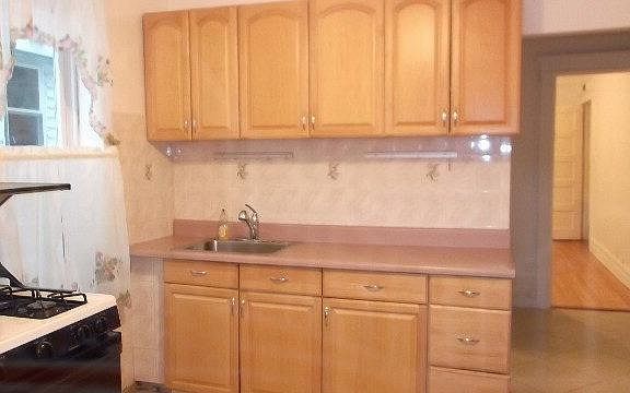 4th image of 2161 Quimby Ave