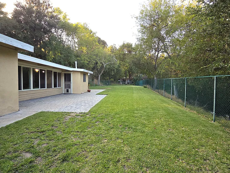 3770 Hillway Dr — Photo 17
