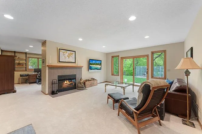 5498 Maple Ridge Ct — Photo 32
