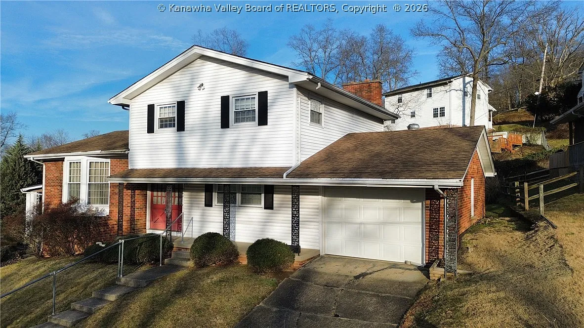 822 Whispering Way photo 1