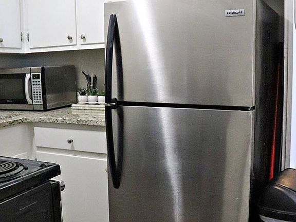 4th image of 3951 Saint Johns Ave APT 4A