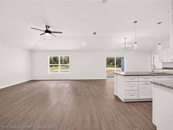 5th image of 1505 Carrington Ave