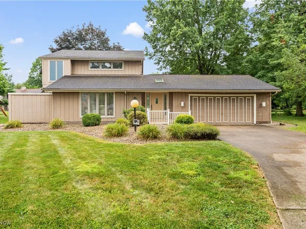 4726 Tanglewood Cir NE, Canton, OH 44714