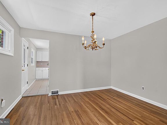 5th image of 1107 Evergreen Ave