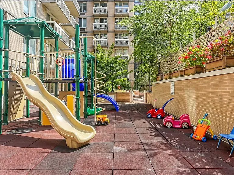 170 E 87th St #E20B — Photo 21