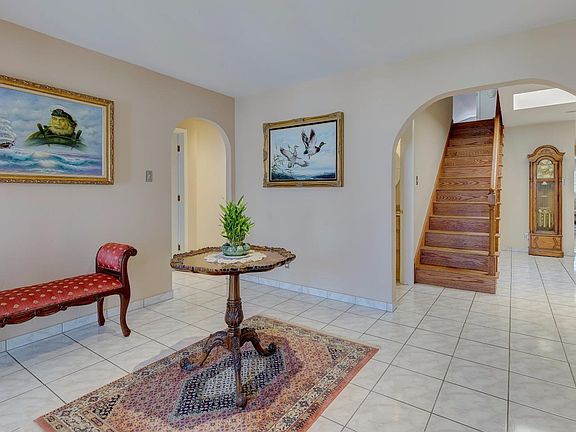 4th image of 519 Macarthur Dr