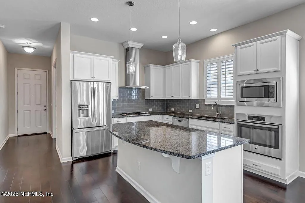 3 bed, 2.0 bath, 1683 sqft, $3,400 — Photo 3