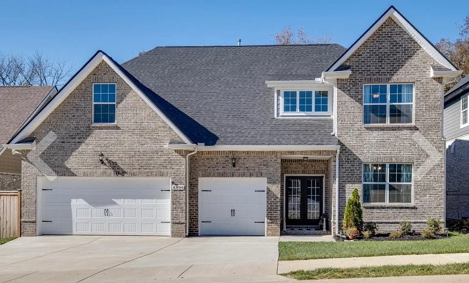 4 bed, 3.5 bath, 2690 sqft, $2,800 — Photo 2