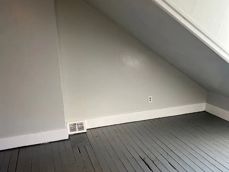 549 Howard Ave — Photo 10