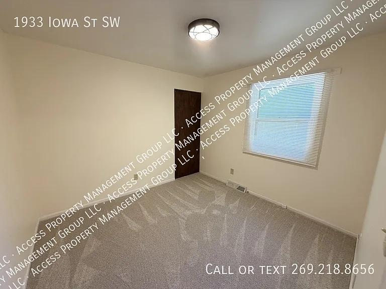 1933 Iowa St SW — Photo 16