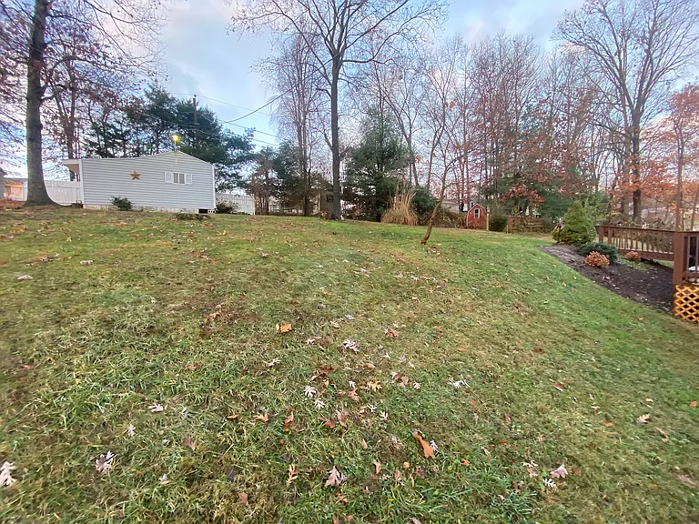 605 David St — Photo 24