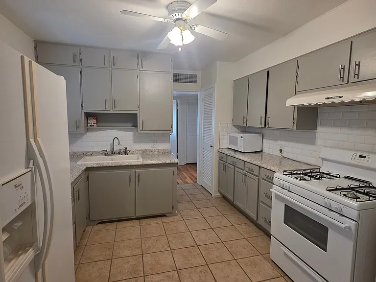 917 S 6th St — Photo 10