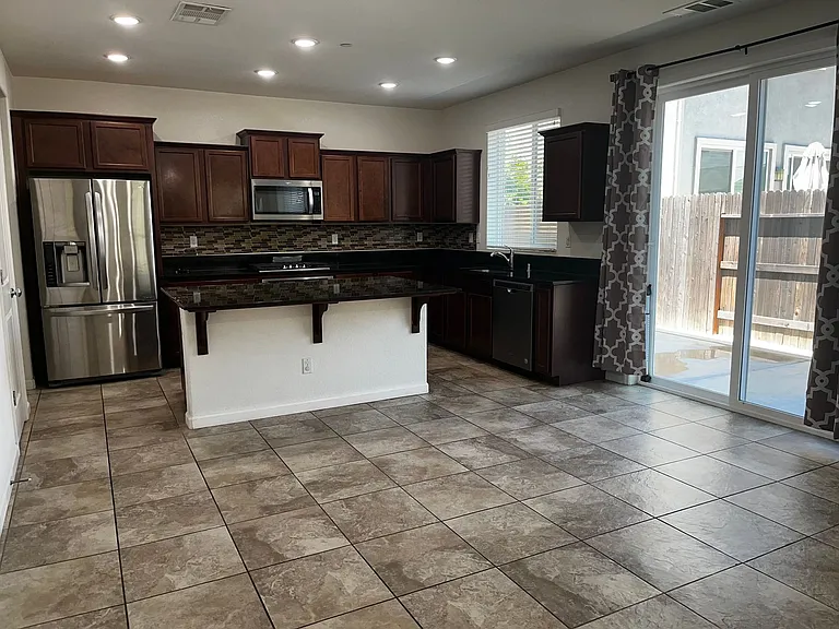1614 Lion St — Photo 2