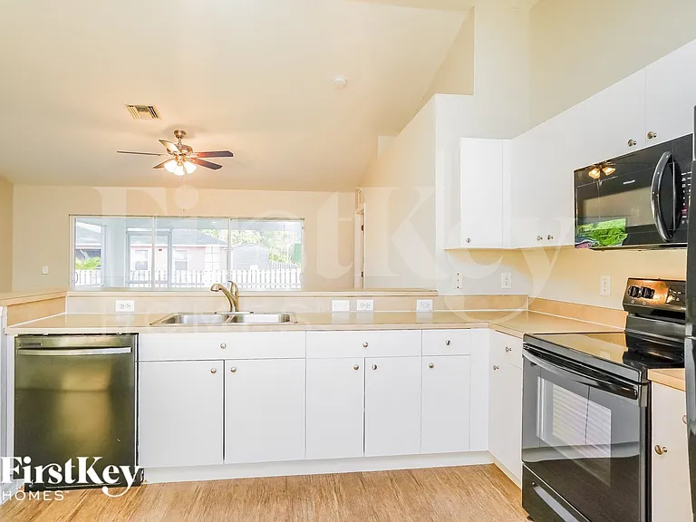 363 Claridge Cir — Photo 7