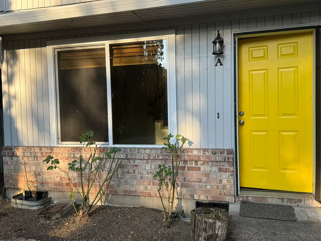 2 bed, 1.5 bath, 1050 sqft, $2,600 — Photo 2