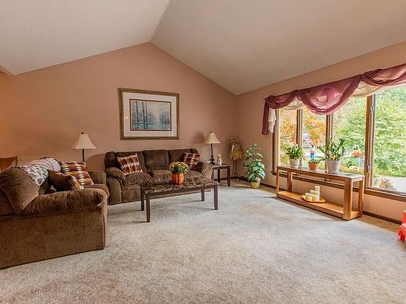 3rd image of 7684 Delaware Dr