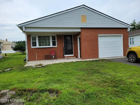 5 Panama Ct, Toms River, NJ 08757