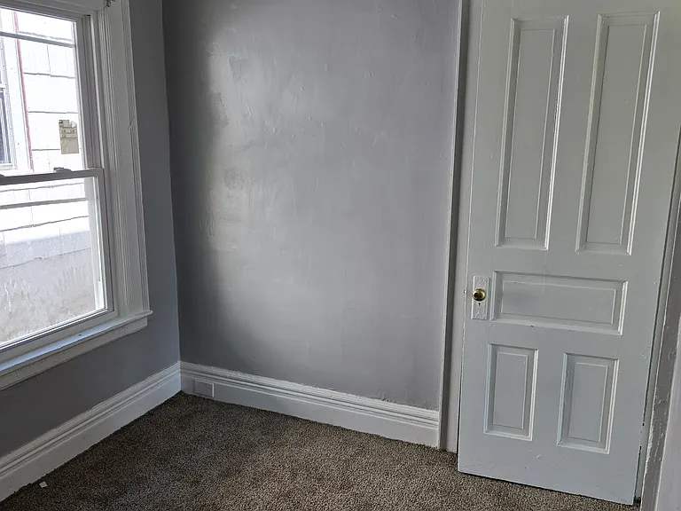 95 Carl St — Photo 2