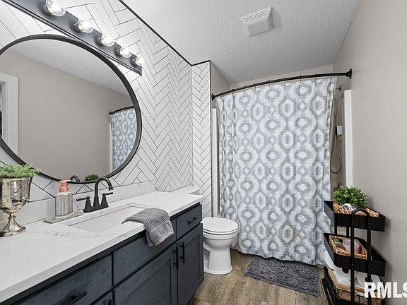 3rd image of 4186 Fairview Dr APT 6