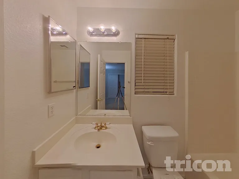 16036 N 11th Ave #1050 — Photo 15