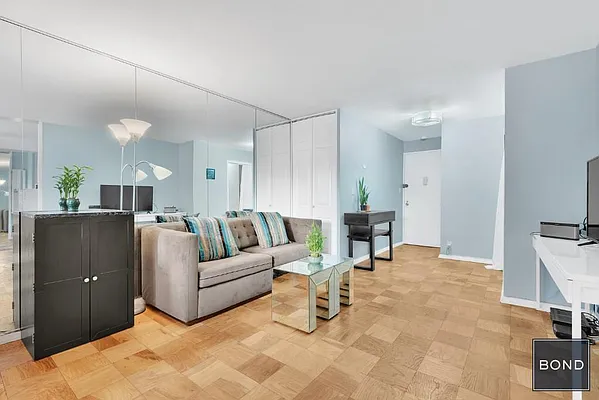 Sold by Bond New York | media 2