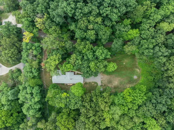 1059 Cumberland Ave SE, Lowell, MI 49331