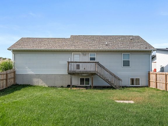 3rd image of 115 Lillianna St