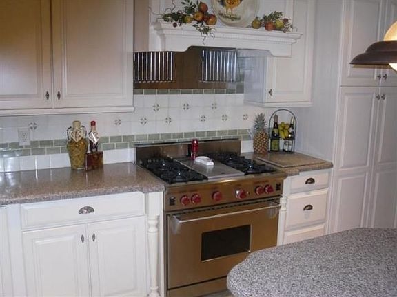 3rd image of 6686 Forest Park Dr