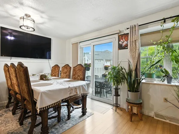 102 Chapman Pl #102, Leominster, MA 01453