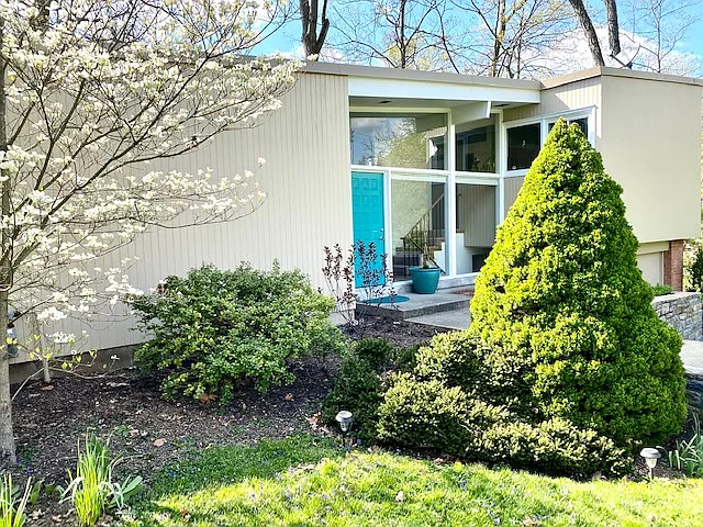 3 bed, 2.5 bath, 2043 sqft, $2,299 — Photo 4