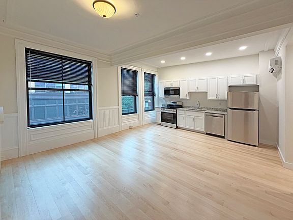 3rd image of 105 Paige St #2530cece0