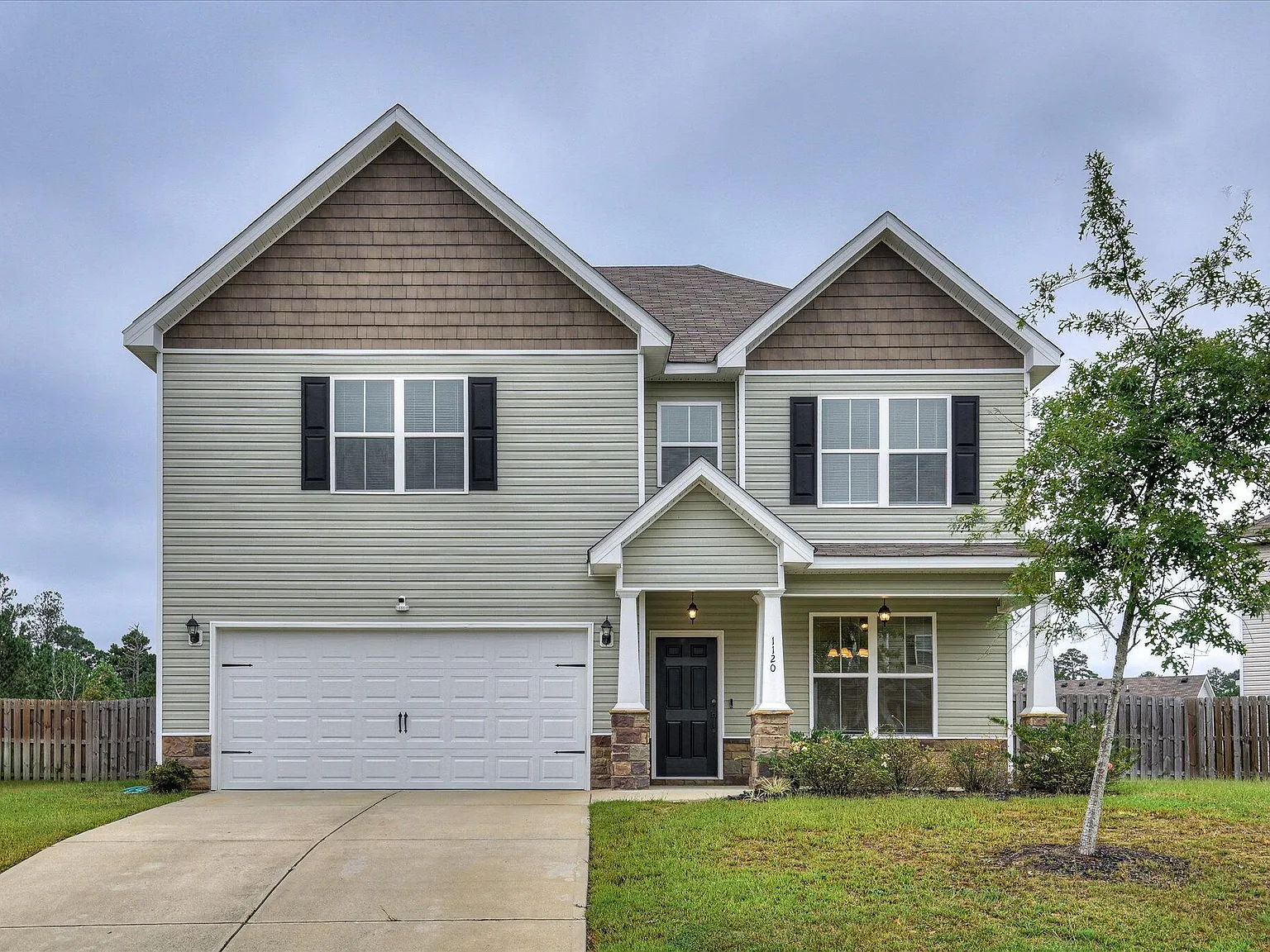 4 bed, 2.5 bath, 2392 sqft, $2,100 — Photo 1