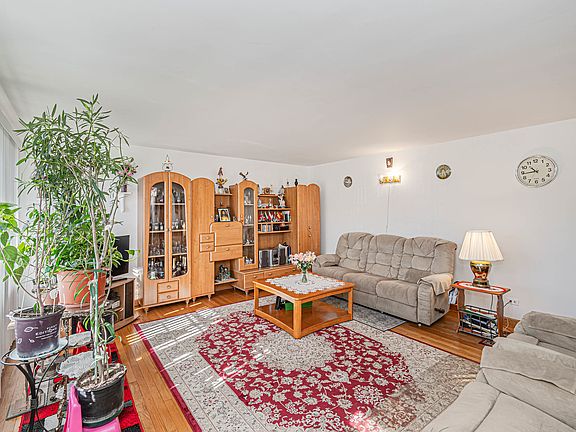 2nd image of 5916 N Odell Ave #6A