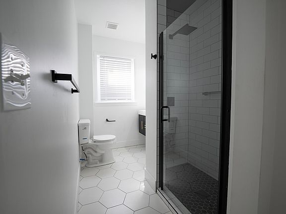 5th image of 200 W 36th St #3W