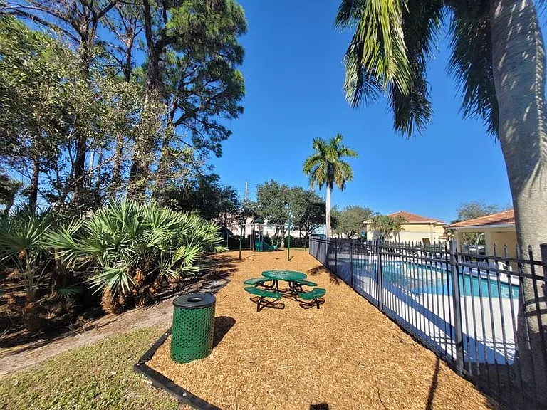 303 Seminole Palms Dr — Photo 62