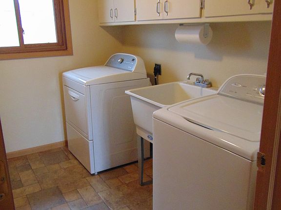 Landing-Laundary Room