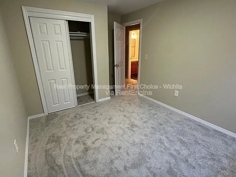 1450 N Green St — Photo 23
