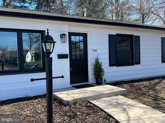 5th image of 708 W Jasper Ct