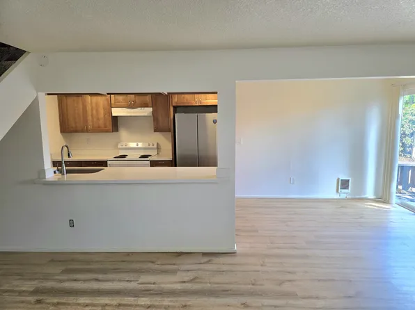1045 S Jasper St #B, Cornelius, OR 97113