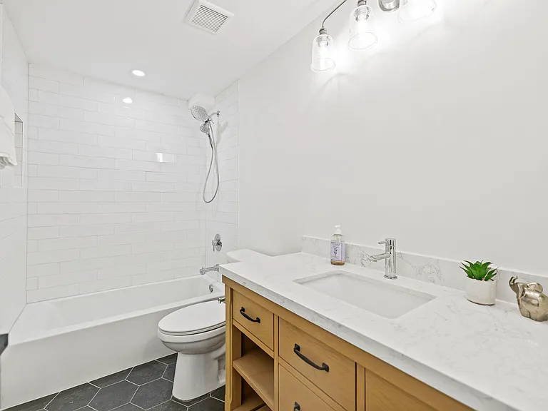 2304 N Capitol St NW #B — Photo 12