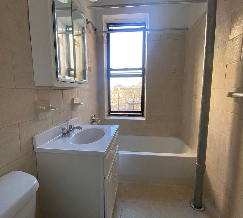 2nd image of 150 Crown St APT E9