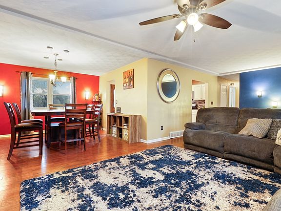 4th image of 412 E 78th Pl