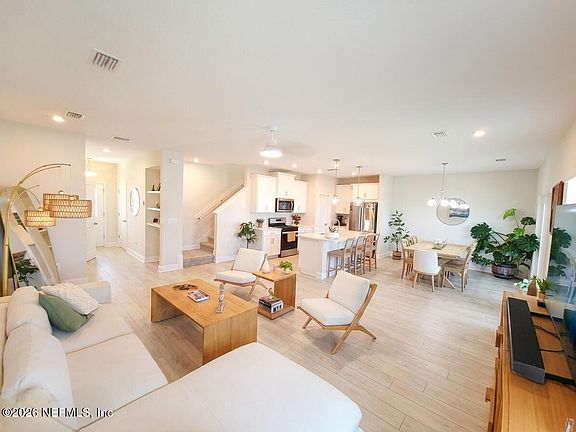 2nd image of 13011 HOLSINGER Boulevard