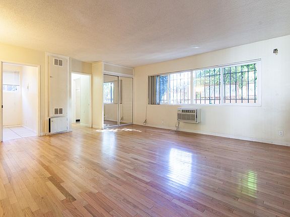 3rd image of 2365 Glendale Blvd APT 9