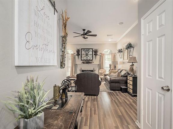 5th image of 11422 Yorkshire Oaks Dr